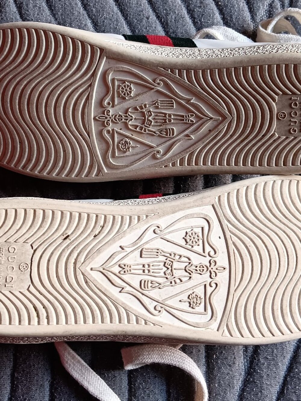 Gucci Ace Bee Embroidered Sneakers - Picture 4 of 10